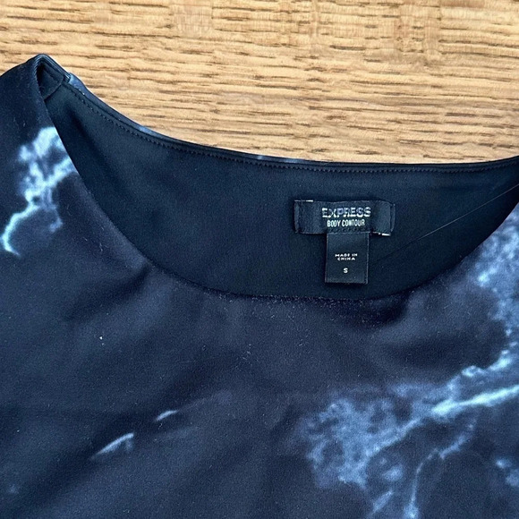 EXPRESS NWOT Body Contour High Compression Marbled Cropped - Picture 8 of 12